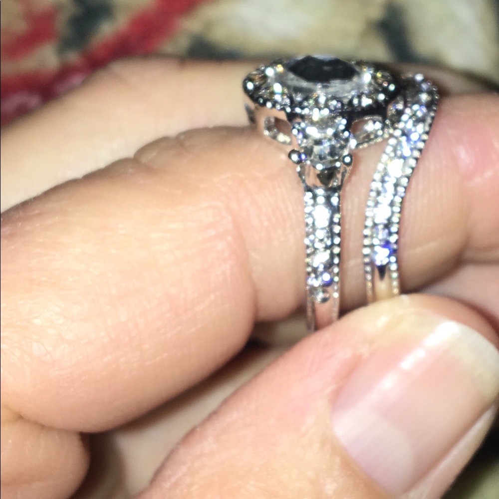 Wedding 👰🏼 Set .. - Picture 2 of 2